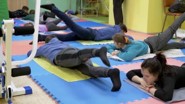 Ukraine Kamenskoe October 2022 Gyerekek Tornáznak Egy Rehabilitációs Központban Csoport — Stock videók