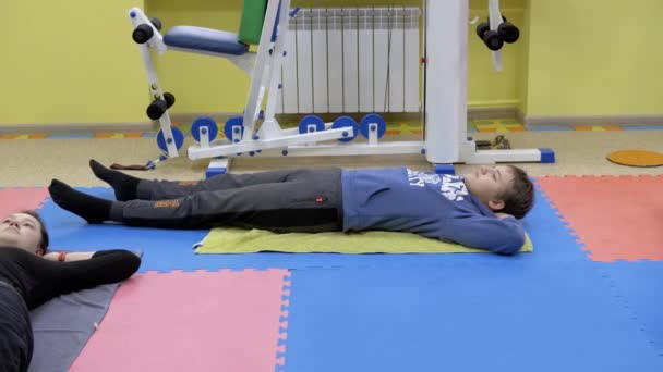 Ukraine Kamenskoe Ectober 2022 Çocuklar Bir Rehabilitasyon Merkezinde Jimnastik Ile — Stok video