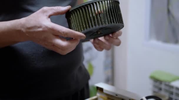 Master Repairs Old Dirty Rusty Kitchen Hood Kitchen Repairman Disassembles — Video