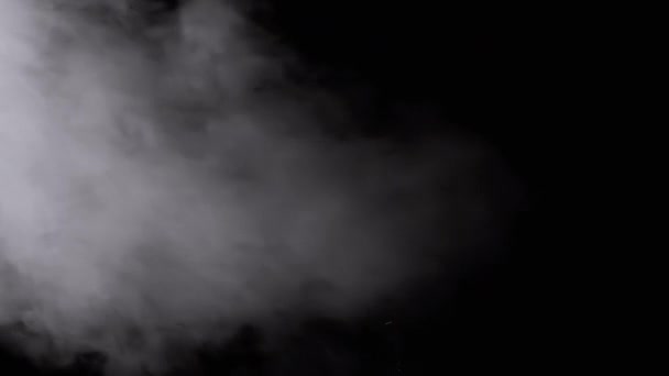 在黑色背景上的Icy White Foggy Cloud Flying Steam 摘要背景 Bokeh效应 浓雾和浓烟填满了空旷的空间 模糊的焦点 — 图库视频影像
