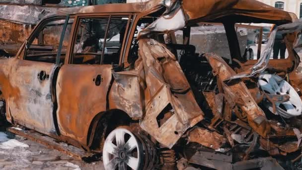 Restos Burnt Shot Rusty Car Bucha Plaza Sofiyivska Kiev Primer — Vídeos de Stock