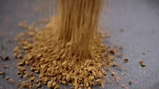 Instant Coffee Granules Fall Scatter Heap Black Background Slow Motion — 图库视频影像