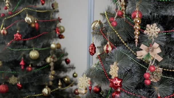 Árvore Natal Ornamentado Com Brinquedos Natal Espelho Reflexão Reflexão Bolas — Vídeo de Stock