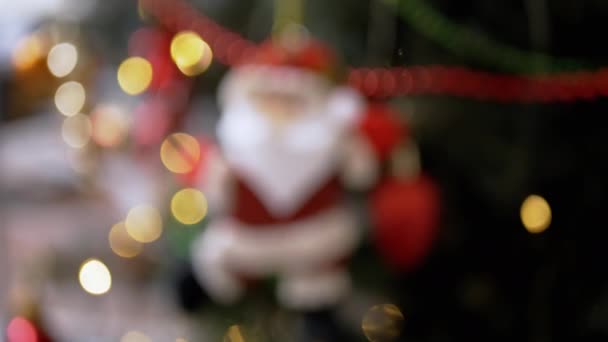 Blikající Vánoční Žárovky Rozmazané Vánoční Stromeček Pozadí Nezaostřené Abstraktní Pozadí — Stock video