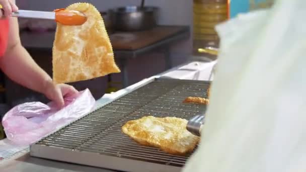 Street Food Venditore Frittura Vendita Torte Pronte Hot Pita Alla — Video Stock