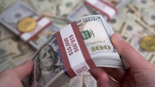 Чоловічі Руки Рахують Стойку 100 Доларових Доларів Blurred Money Background — стокове відео