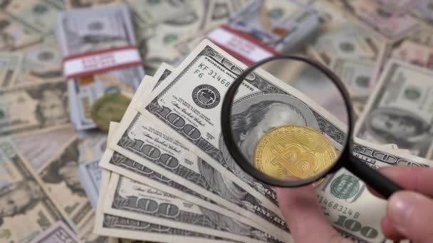Macro View Bitcoin Coin Magnifying Glass Money Background Dalam Bahasa — Stok Video