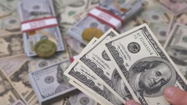 Ανδρικά Χέρια Μετρώντας Ένα 100 Δολάρια Λογαριασμοί Θολό Φόντο Χρήματα — Αρχείο Βίντεο