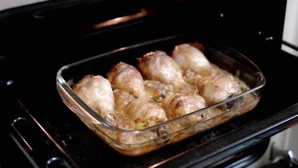 Smażone Chrupiące Nogi Kurczaka Shin Pieczone Piekarniku Arkusz Pieczenia Kuchni — Wideo stockowe