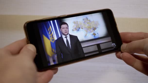 Ukraine Kamenskoe February 2023 Women Watches Speech President Ukraine Screen — 图库视频影像