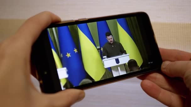 Ukraine Kamenskoe February 2023 Woman Watches Speech President Ukraine Screen — Stock Video