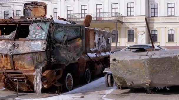 Ucrânia Quiiv Fevereiro 2022 Demonstração Veículo Militar Russo Destruído Queimado — Vídeo de Stock