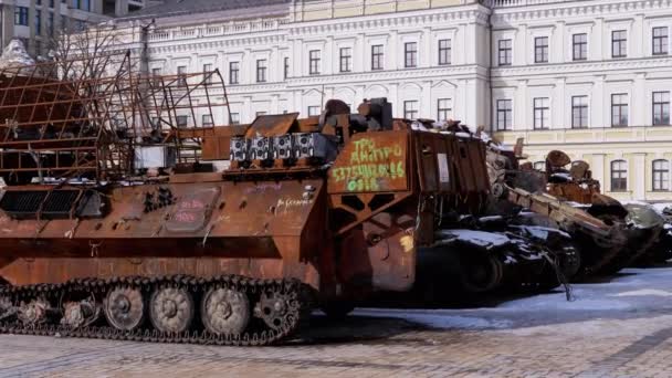 Ukrajna Kyiv 2022 Február Egy Lerombolt Megégett Rozsdás Orosz Katonai — Stock videók
