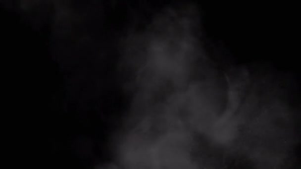 Вибух Змішаних Частинок Диму Водяної Пари Ізольовано Чорному Тлі Крижані — стокове відео