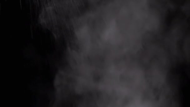 Explosie Van Gemengde Deeltjes Waterdamp Rook Geïsoleerd Zwarte Achtergrond Ijzige — Stockvideo