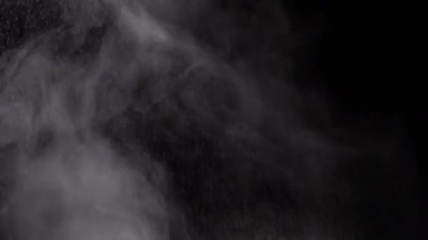 Έκρηξη Μικτών Σωματιδίων Καπνού Ατμών Νερού Που Απομονώνονται Μαύρο Φόντο — Αρχείο Βίντεο