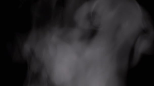 เมฆส ขาวเบลอท นของไอน าคว นหมอกหนาเย นบนพ นหล การระเหยของหยดน าบนหม หมอกหนาแน — วีดีโอสต็อก