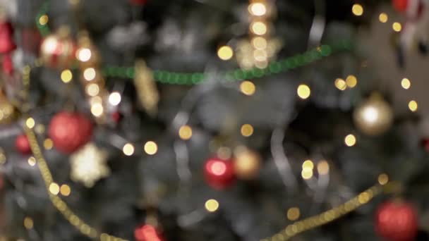 Berkedip Christmas Light Bulbs Mainan Blurred Christmas Tree Background Latar — Stok Video