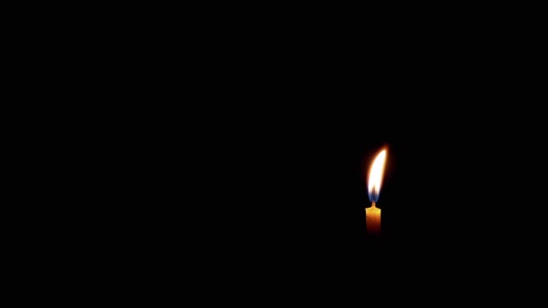 Brennende Flamme Einer Kirchenkerze Auf Isoliertem Schwarzem Hintergrund Leerer Raum — Stockvideo