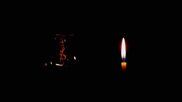 Close Knipperende Lamp Een Donkere Kamer Zwarte Achtergrond Van Een — Stockvideo