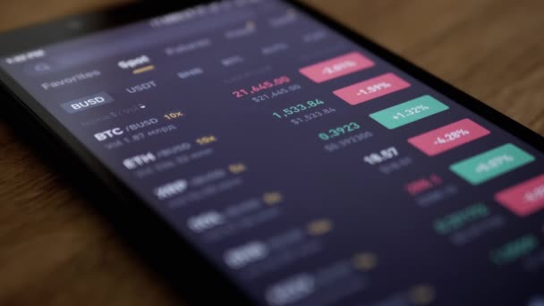 Criptomoeda Exchange Price Data App Mobile Phone Screen Mudança Volume — Vídeo de Stock