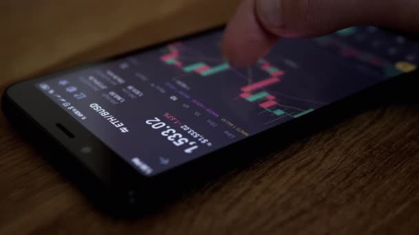 Trader Viewing Graph Ethereum Price Changes Smartphone Online Англійською Фондовий — стокове відео