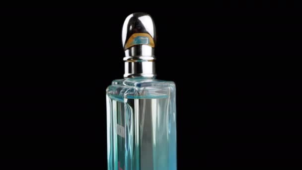 Ucrânia Kamenskoe 2023 Perfume Engraçado Moschino Elegante Uma Garrafa Vidro — Vídeo de Stock
