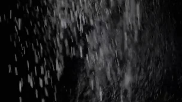 Сильный Снегопад Ветром Падающие Снежные Частицы Черном Фоне Взрыв Столкновение — стоковое видео