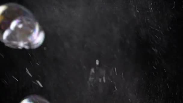 Зіткнення Частинок Пилу Снігу Порошку Мильними Бульбашками Порожньому Просторі Чорний — стокове відео