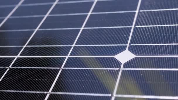Zblízka Povrch Fotovoltaického Solárního Panelu Paprscích Slunečního Světla Při Západu — Stock video