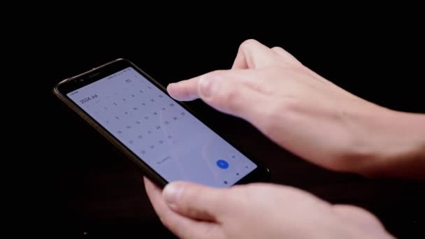 Female Finger Scrolling Calendar App Mobile Phone Screen Szuka Data — Wideo stockowe