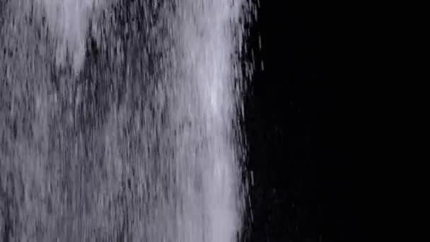 ブラックバックグラウンドの空の空間で落下する粒子の流れ 破片の混合された粒子の落下のワールプール 渦巻く スペースをコピーする ブラーレッド ムーブメント — ストック動画
