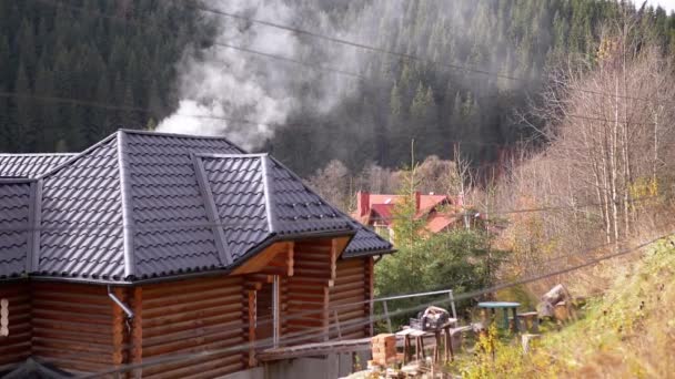 Thick White Smoke Rises Chimney Log House Mountains Close Brown — Stock Video