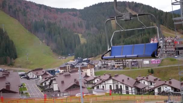 Bukovel Ukraine 2023 Lege Skiliften Bewegen Zich Tegen Achtergrond Van — Stockvideo