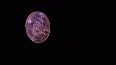 Yakın plan, Siyah Arkaplanda Boşlukta Yüzen Bir Altın Bitcoin Bozukluğu. Soyut. İzole edilmiş. Bitcoin para, kripto para. Dijital para biriminin sanal sembolü, elektronik para. Değiş tokuş.