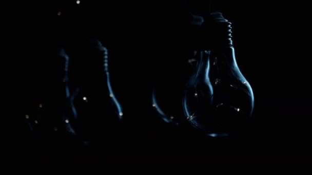 Dużo Migających Świecących Świecących Starych Żarówek Edison Czarnym Tle Ciepłe — Wideo stockowe