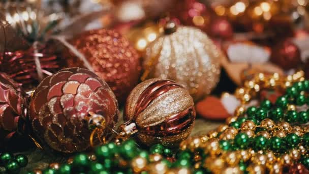 Zbliżenie Złote Red Christmas Balls Tle Bożego Narodzenia Mnóstwo Błyszczących — Wideo stockowe