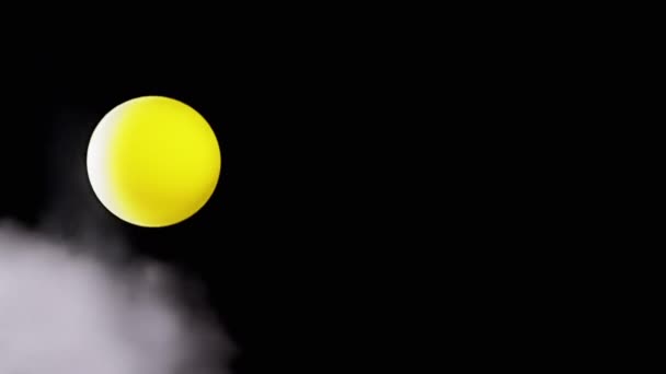 空隙空间中旋转的黄色球体与气流中的烟雾的碰撞 黑色背景 孤立无援纹理 在冰冷的蒸汽云中盘旋球 — 图库视频影像