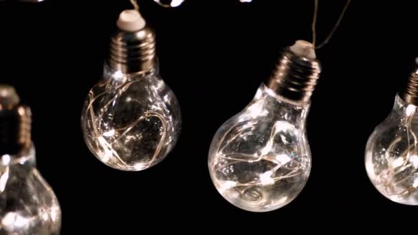 Glowing Vintage Edison Light Bulbs Hanging Ceiling Black Background Berturut — Stok Video