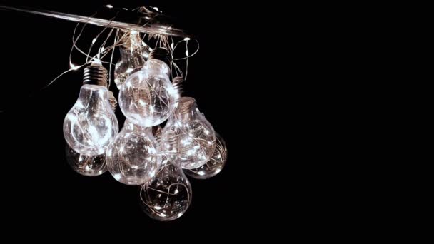 Mucchio Lampadine Vetro Incandescente Con Luce Fioca Una Stanza Buia — Video Stock