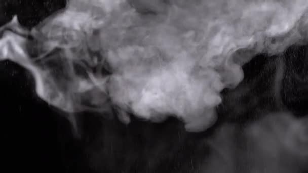Έκρηξη Σταγονιδίων Νερού Κινούμενα Πυκνά Παγωμένα Σύννεφα Ατμού Κενό Χώρο — Αρχείο Βίντεο