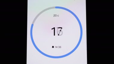 20 saniyelik geri sayım zamanlayıcısı akıllı telefon ekranında dairesel ilerleme göstergesiyle gösteriliyor. Zaman, son teslim tarihi ve kısa faaliyet patlamaları hakkında videolar için uygundur.