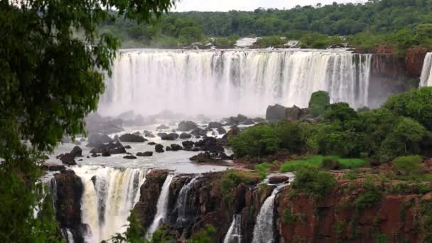 Потрясающий Вид Ревущие Водопады Национальном Парке Игуасу Бразилия Аргентина — стоковое видео