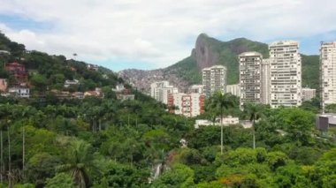 Latin Amerika 'nın en büyük gecekondu mahallesi olan favela da Rocinha' nın hava görüntüleri. Rio de Janeiro, Brezilya 'da yer almaktadır