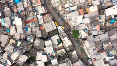 Latin Amerika 'nın en büyük gecekondu mahallesi olan favela da Rocinha' nın hava görüntüleri. Rio de Janeiro, Brezilya 'da yer almaktadır