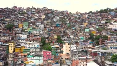 Latin Amerika 'nın en büyük gecekondu mahallesi olan favela da Rocinha' nın hava görüntüleri. Rio de Janeiro, Brezilya 'da yer almaktadır