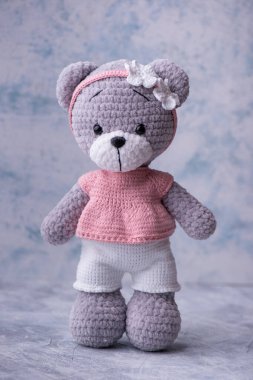 El yapımı ayı oyuncakları, amigurumi. El yapımı doldurulmuş oyuncak..
