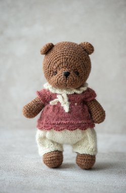 El yapımı ayı oyuncakları, amigurumi. El yapımı doldurulmuş oyuncak..