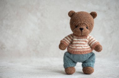 El yapımı ayı oyuncakları, amigurumi. El yapımı doldurulmuş oyuncak..