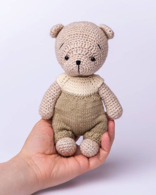 El yapımı ayı oyuncakları, amigurumi. El yapımı doldurulmuş oyuncak.. 